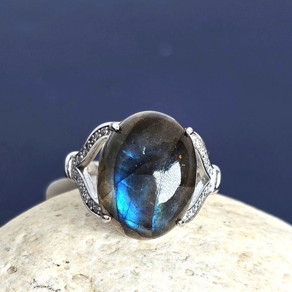 Natural Oval Labradorite & CZ 925 Sterling Silver Ring. - Picture 5 of 8